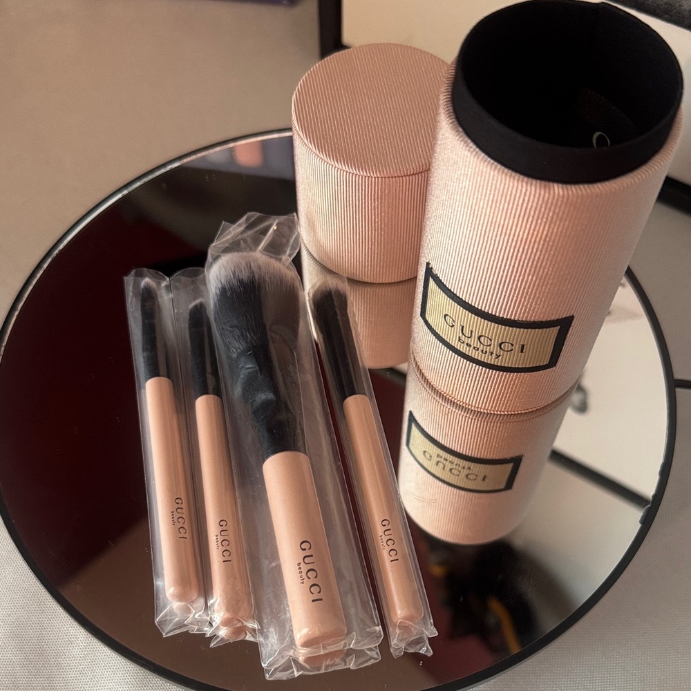 Gucci Beauty Pink Brush Holder with Brushes NWT